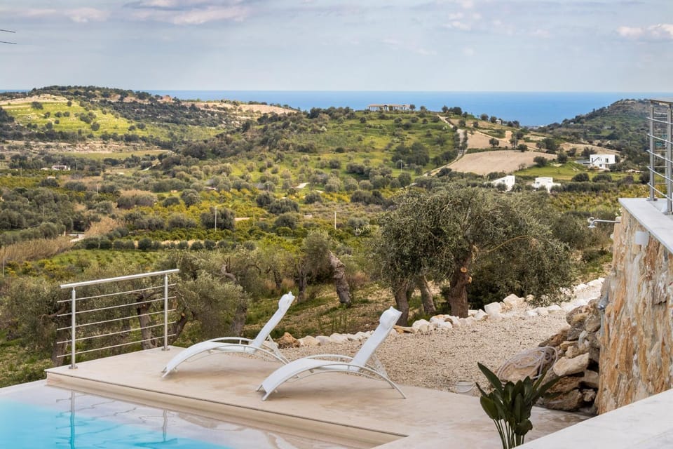Mountain view, Sea view