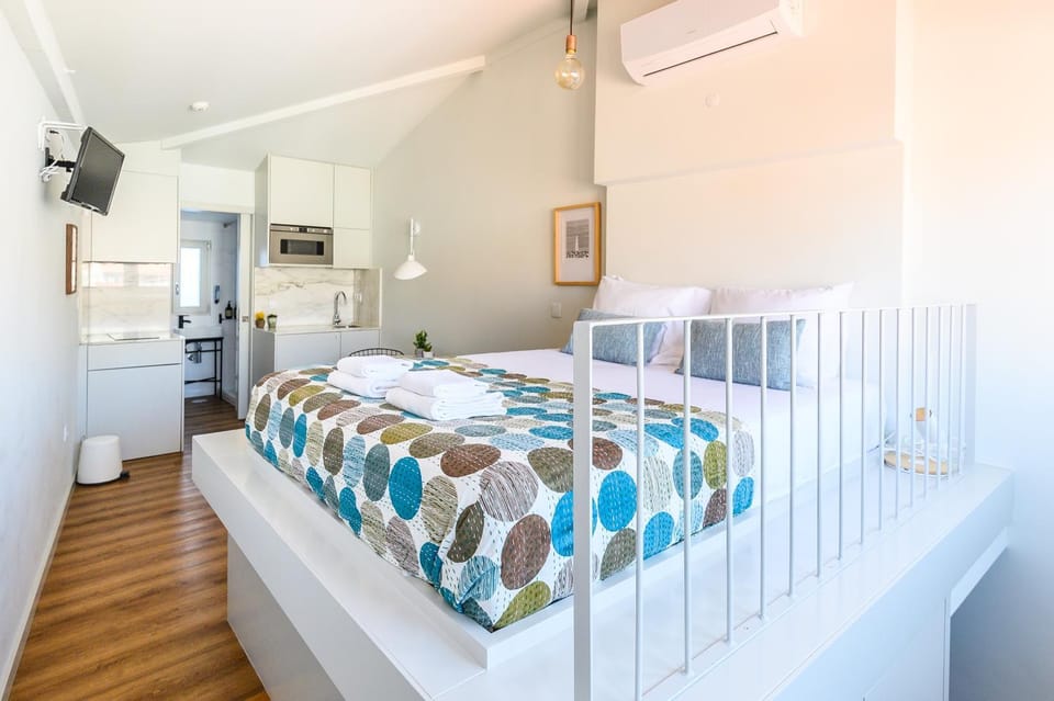 Bed, Kitchen or kitchenette, Bedroom