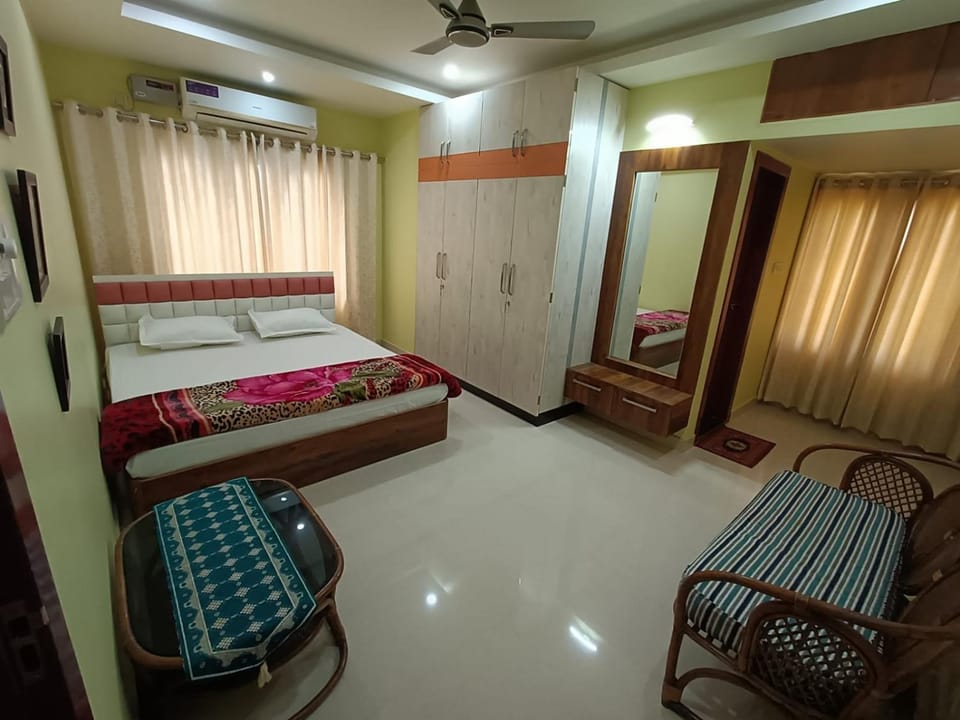 Photo of the whole room, Bedroom