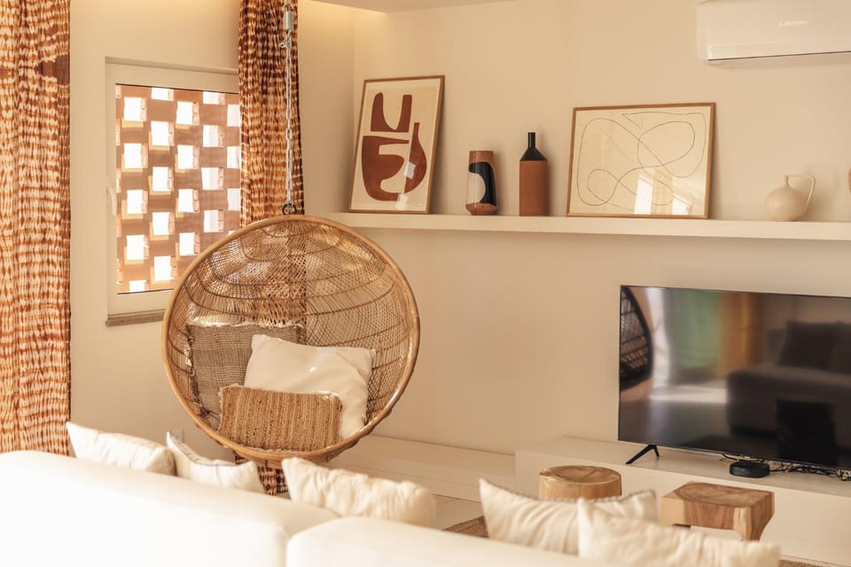 Communal lounge/ TV room, TV and multimedia, Decorative detail