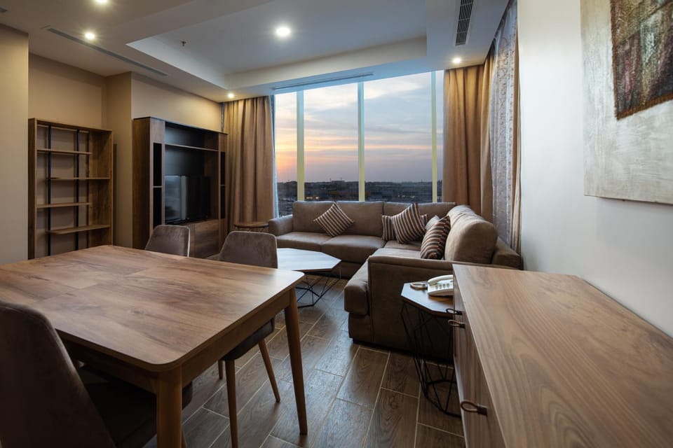 Seating area, Dining area, City view