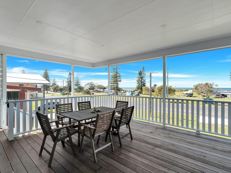 BBQ facilities, Balcony/Terrace, Dining area, Sea view