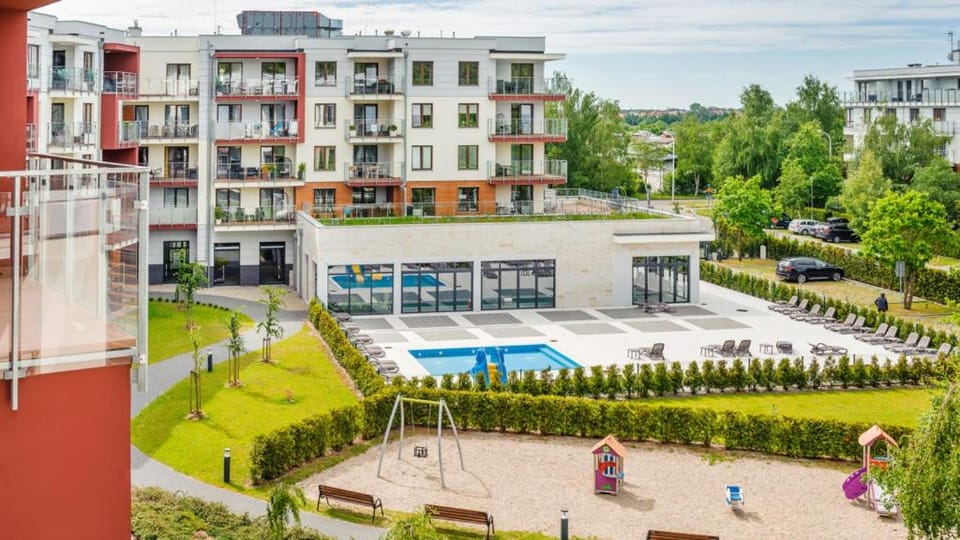 Property building, Restaurant/places to eat, Garden, Beach, Swimming pool, sunbed