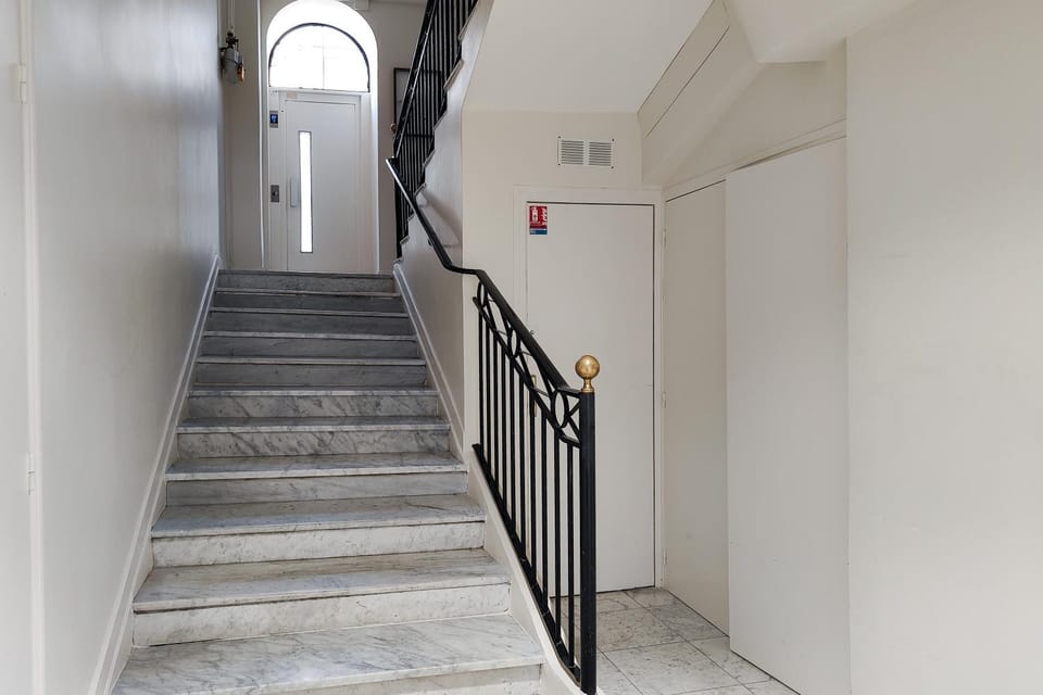 Facade/entrance, elevator