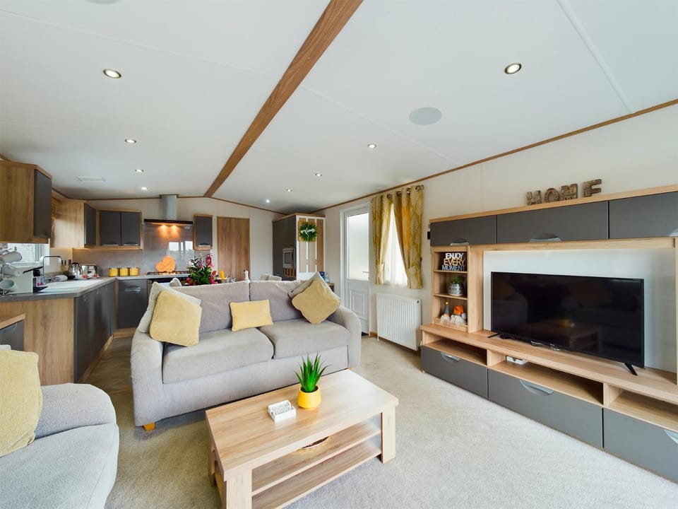 TV and multimedia, Kitchen or kitchenette, Living room, Seating area