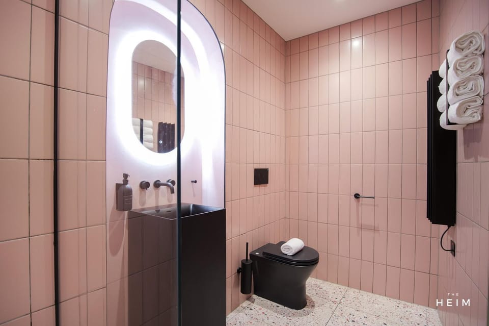 Shower, Toilet, Bathroom, towels