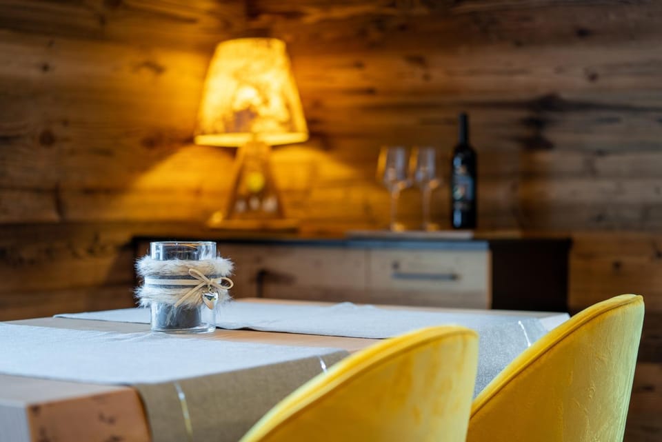 Decorative detail, Dining area