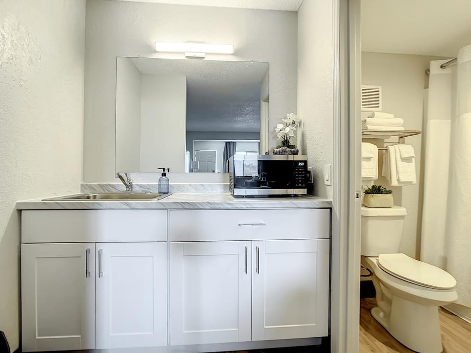 Kitchen or kitchenette