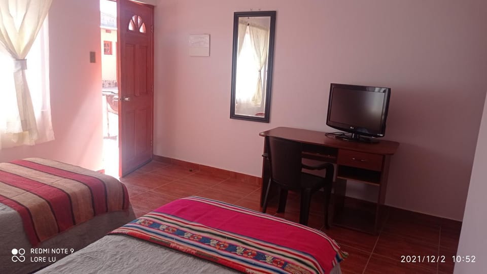 Bed, TV and multimedia, Bedroom