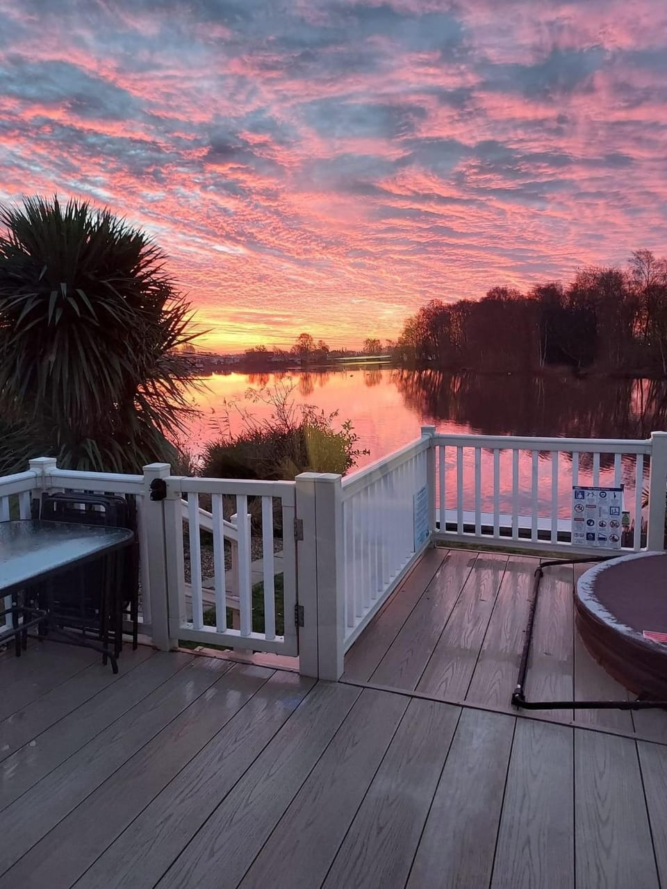 Patio, Day, Natural landscape, Hot Tub, View (from property/room), Balcony/Terrace, Lake view, Sunrise