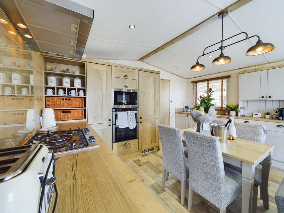 Coffee/tea facilities, Kitchen or kitchenette, Seating area, Dining area, dishwasher, minibar, pet friendly, stove, toaster