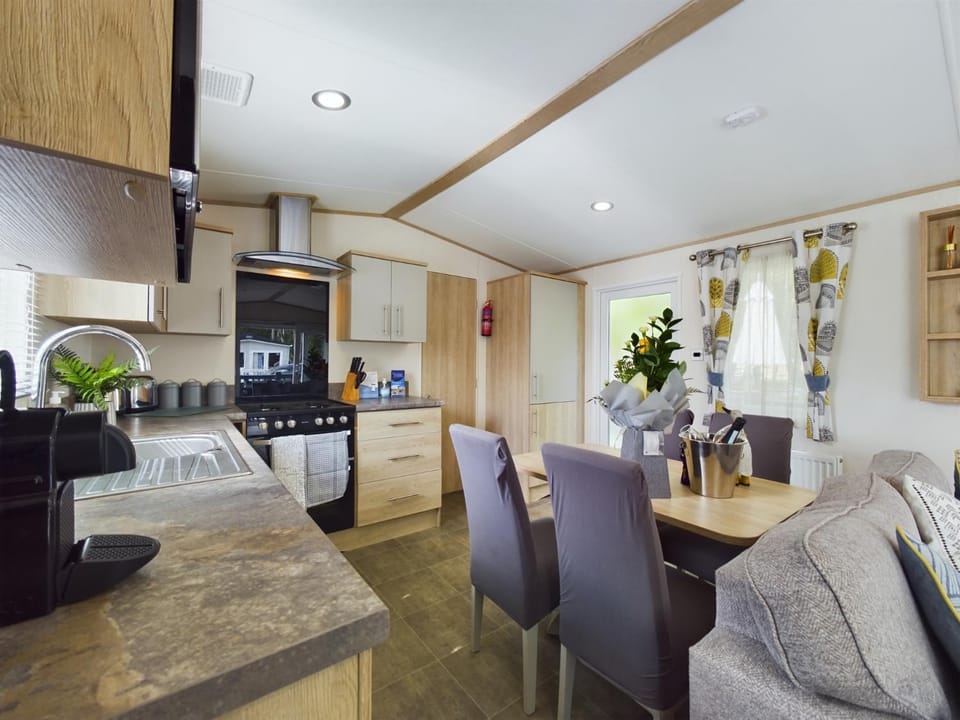 Tattershall Lakes Mini Breaks - The Avenue House in Tattershall