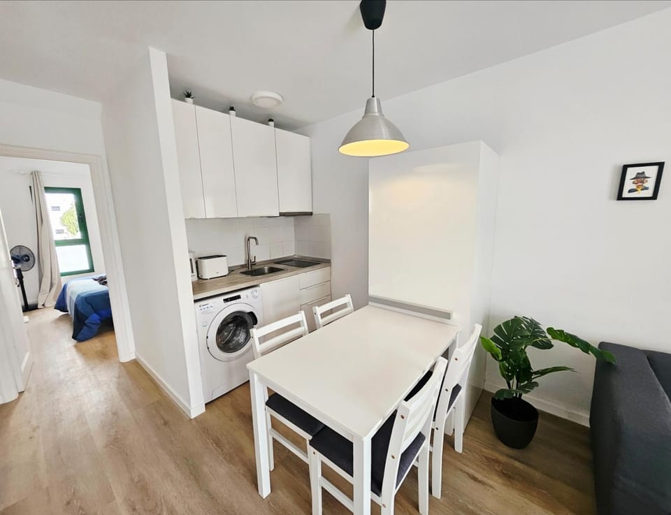 Kitchen or kitchenette, Dining area, toaster, washing machine