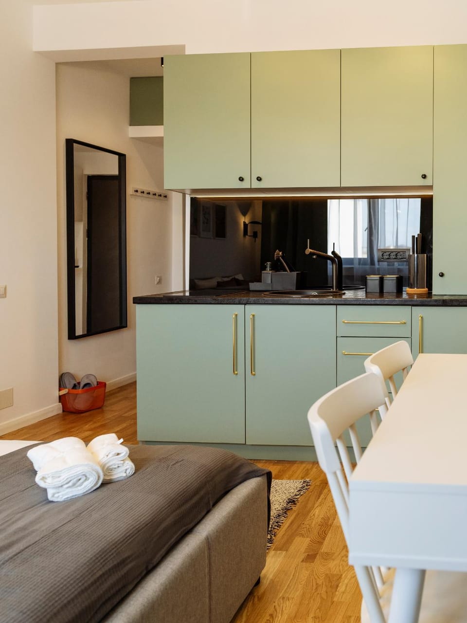 Beautiful Modern Studio - Cismigiu Park - Netflix Apartment in Bucharest