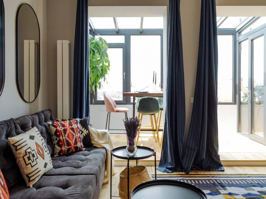 Heart 10 Cupole Apartment in Bucharest