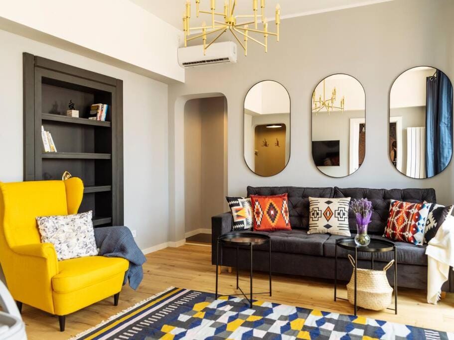 Heart 10 Cupole Apartment in Bucharest