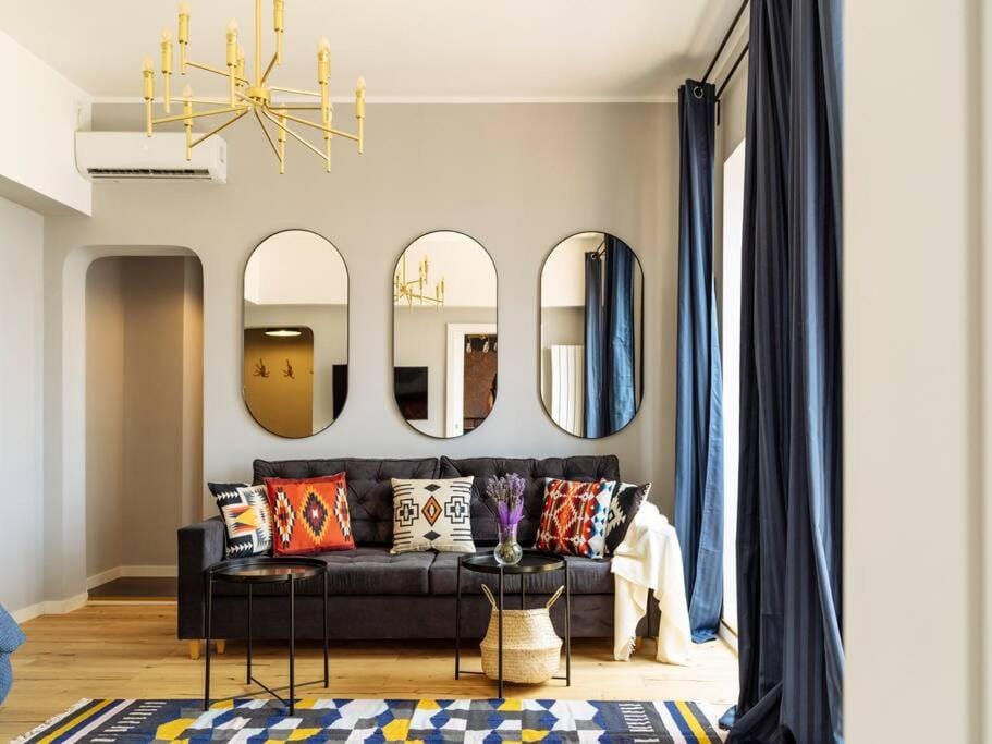Heart 10 Cupole Apartment in Bucharest