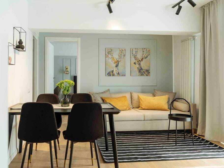 Bright 2BR Apartment - Top Location - City Balcony Apartment in Bucharest
