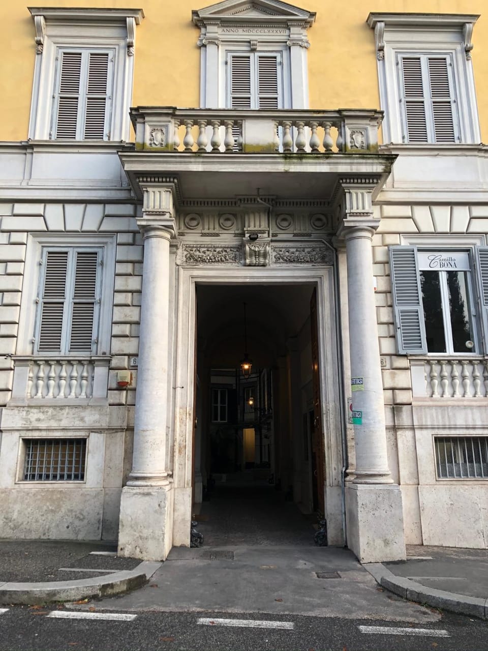 Facade/entrance