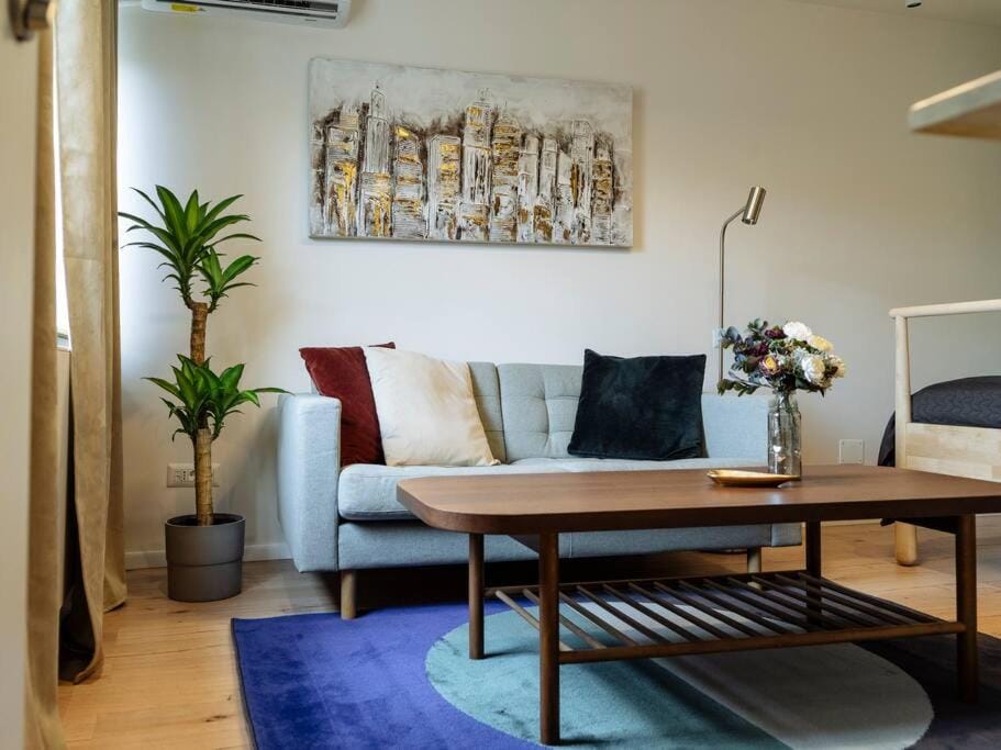 Sunny Modern Studio - Cismigiu Park & Old Town Apartment in Bucharest