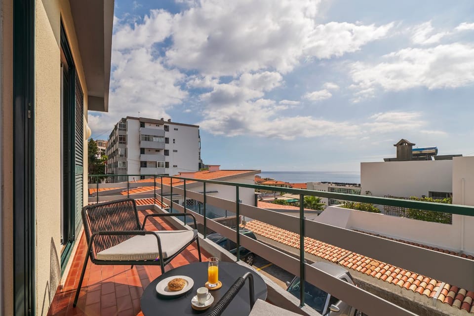 Balcony/Terrace, Street view