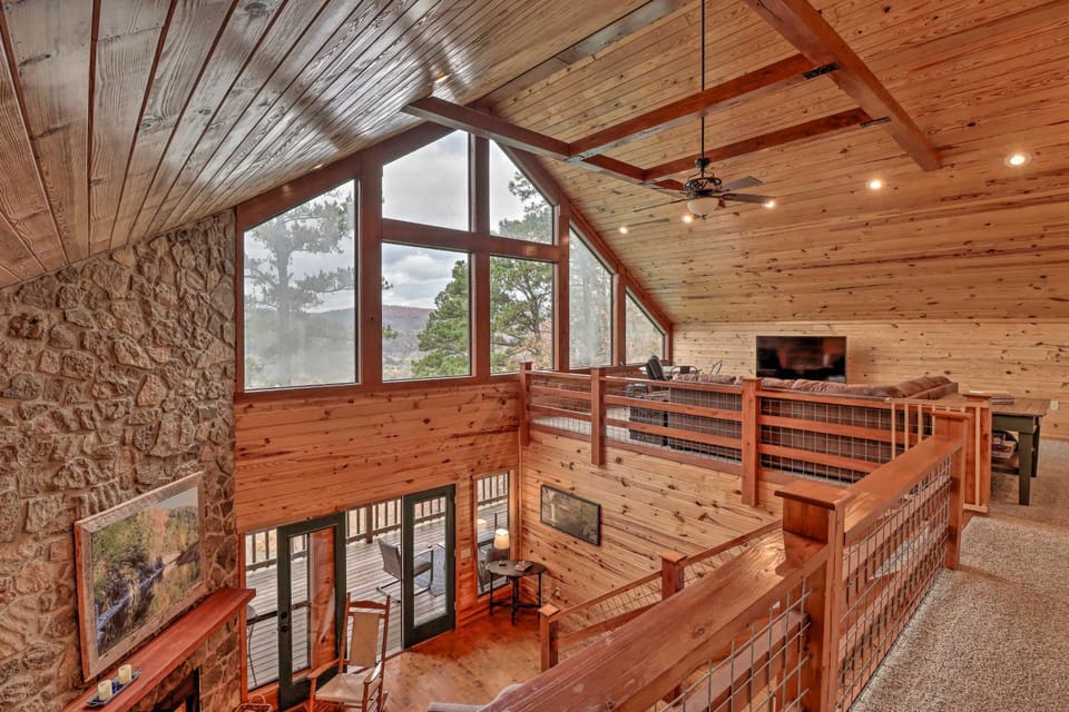 Piney Bluff Retreat with Mountain Views! House in Arkansas