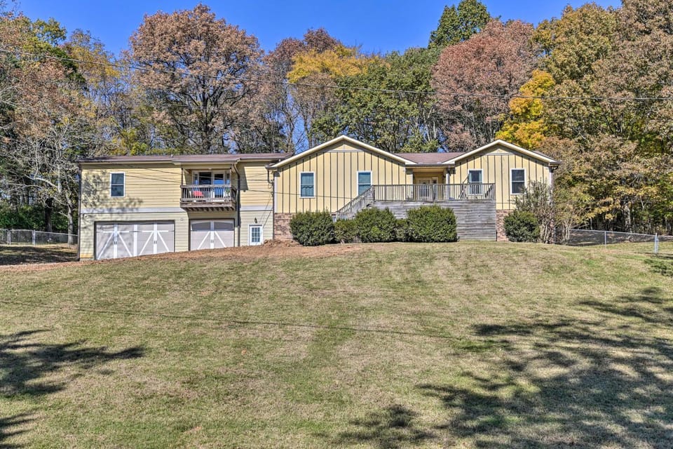 Mt Juliet Getaway w/ Yard: 22 Mi to Nashville House in Hendersonville
