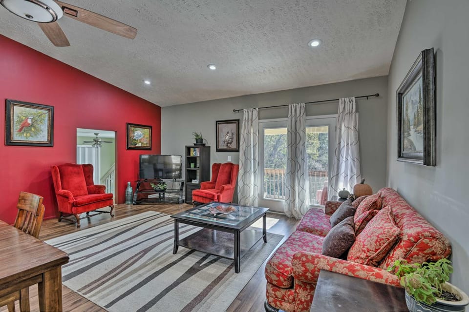 Mt Juliet Getaway w/ Yard: 22 Mi to Nashville House in Hendersonville