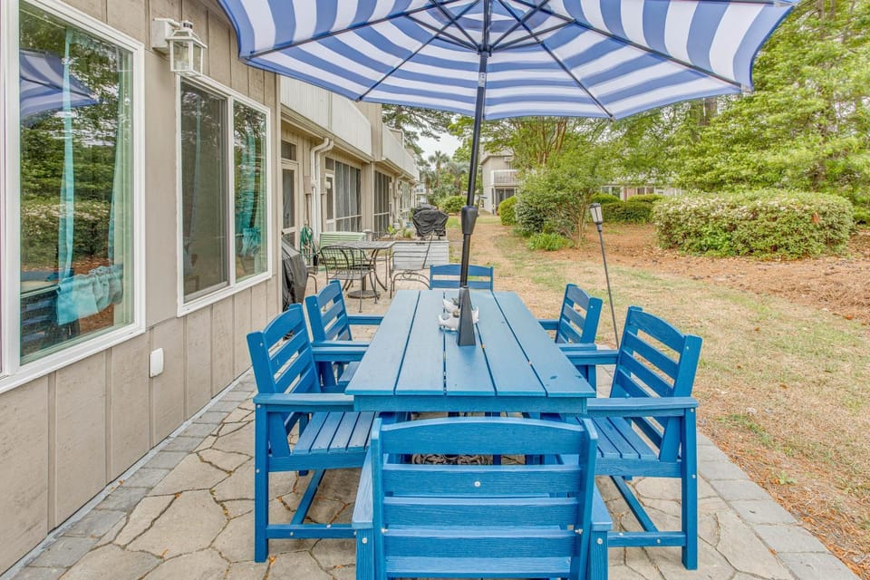 Patio & Balcony! NMB Townhome < 2 Mi to Shore House in North Myrtle Beach