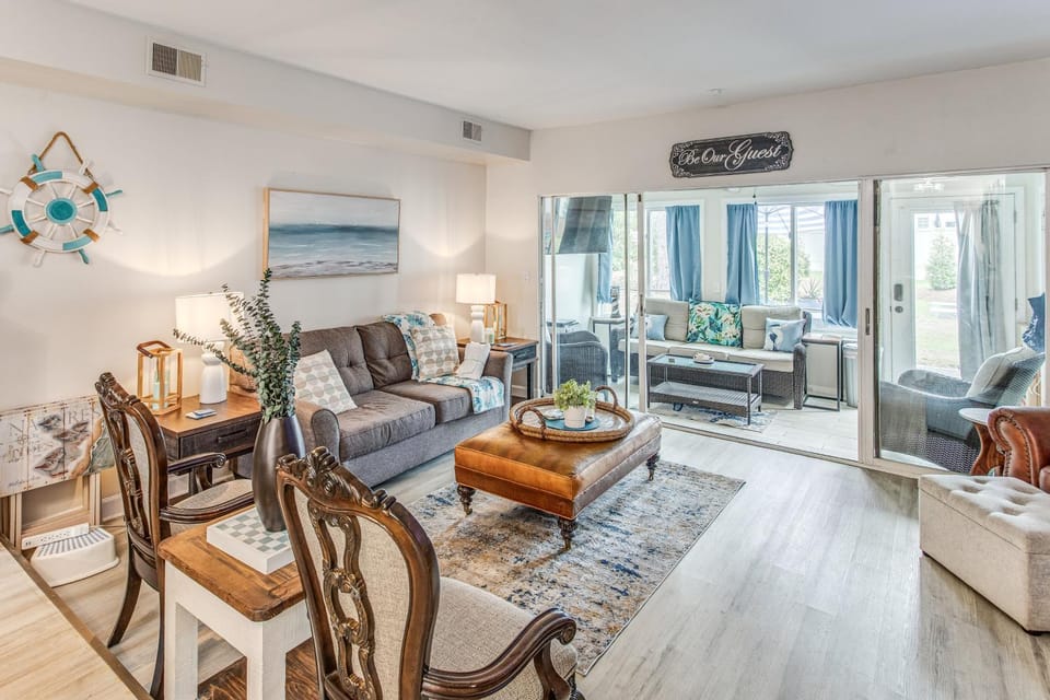 Patio & Balcony! NMB Townhome < 2 Mi to Shore House in North Myrtle Beach