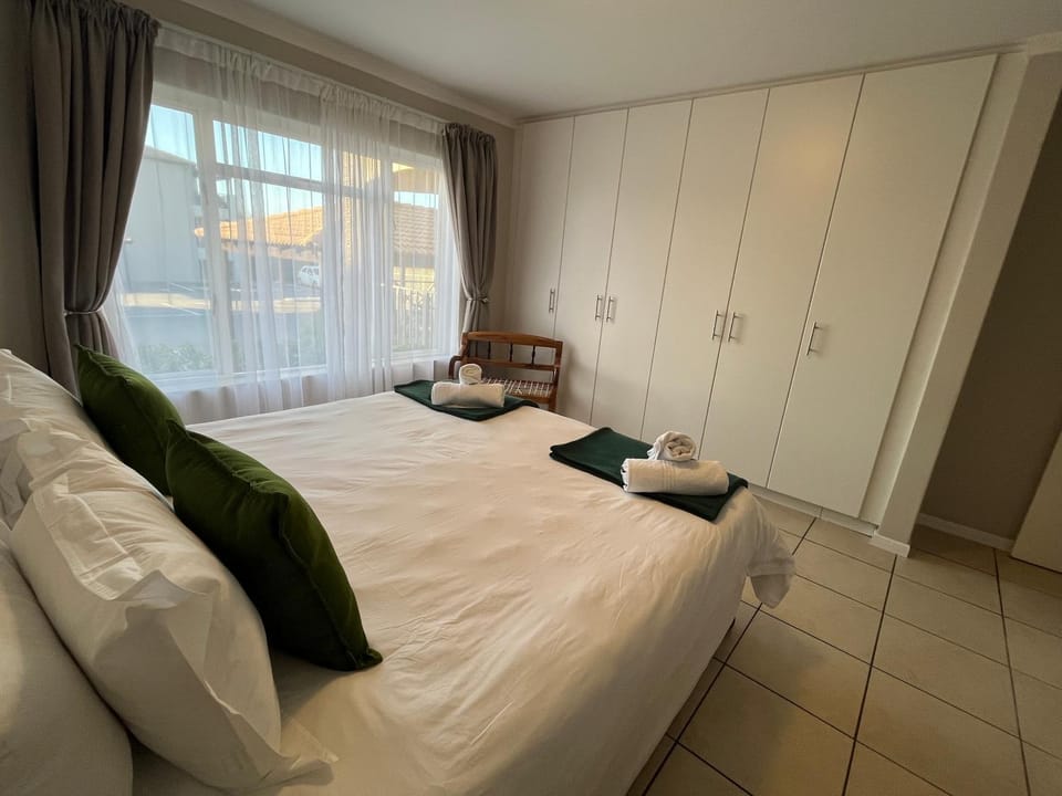 Photo of the whole room, Bedroom, towels