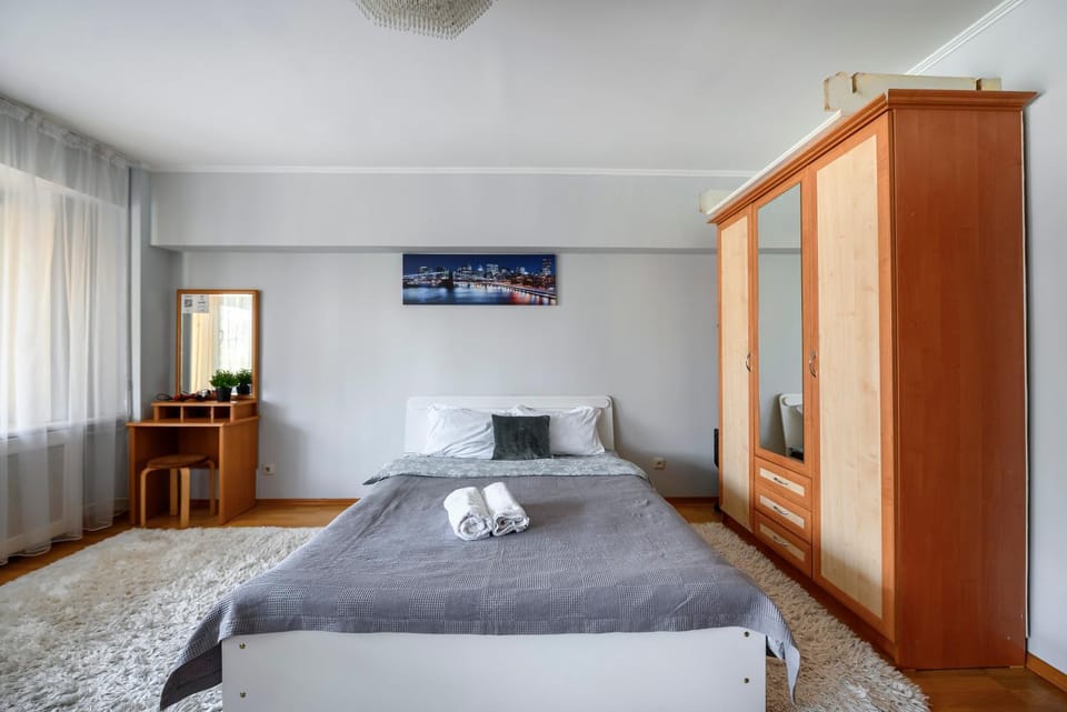 Bed, Photo of the whole room, wardrobe