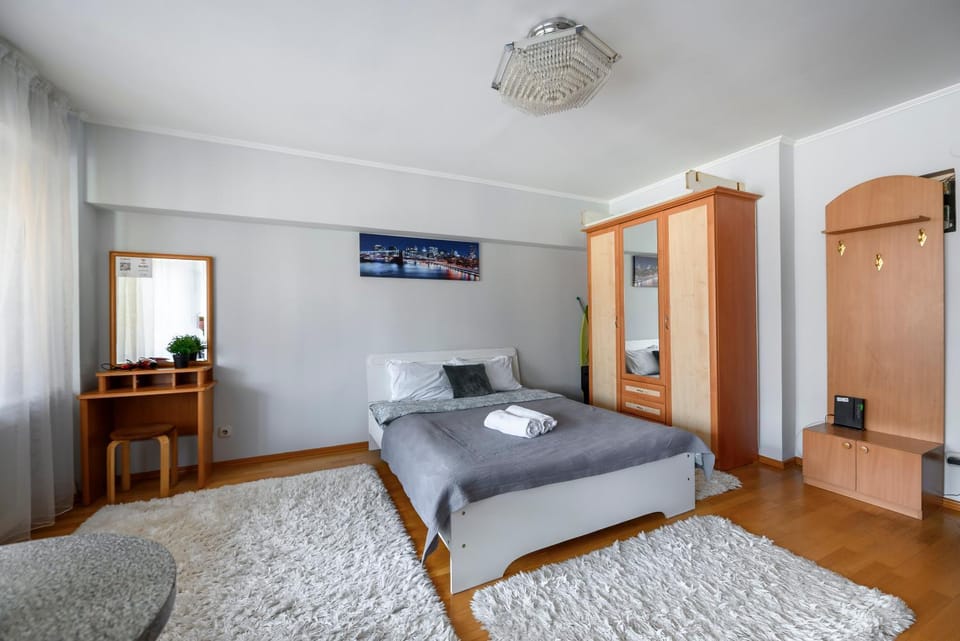 Bed, Photo of the whole room, towels, wardrobe