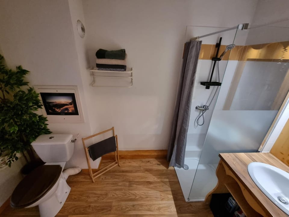 Appartement 4 personnes 32m2 Au pied des pistes- WiFI- Balcon Sud- Chamrousse 1650 Apartment in Provence