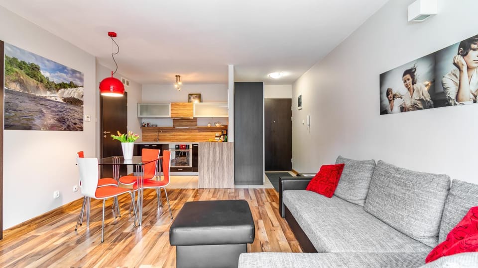 Kitchen or kitchenette, Living room, Seating area, Dining area