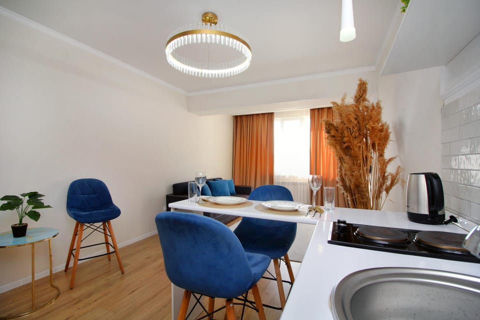 Dining area, kitchen