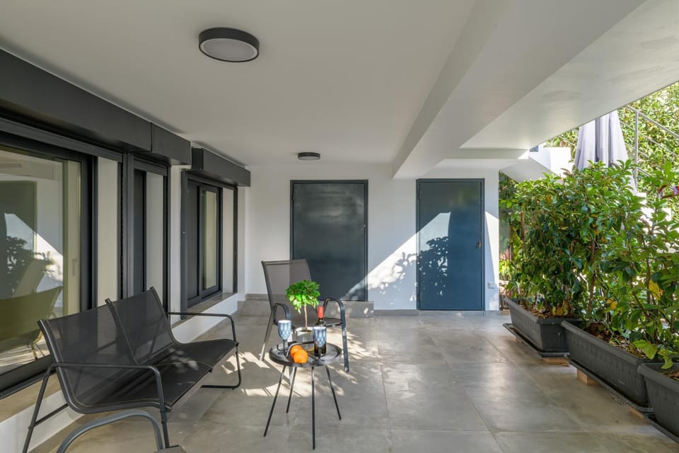 Pool Voula Apartment close to Kavouri Beach by Cielo Homes Apartment in East Attica Regional Unit, Greece