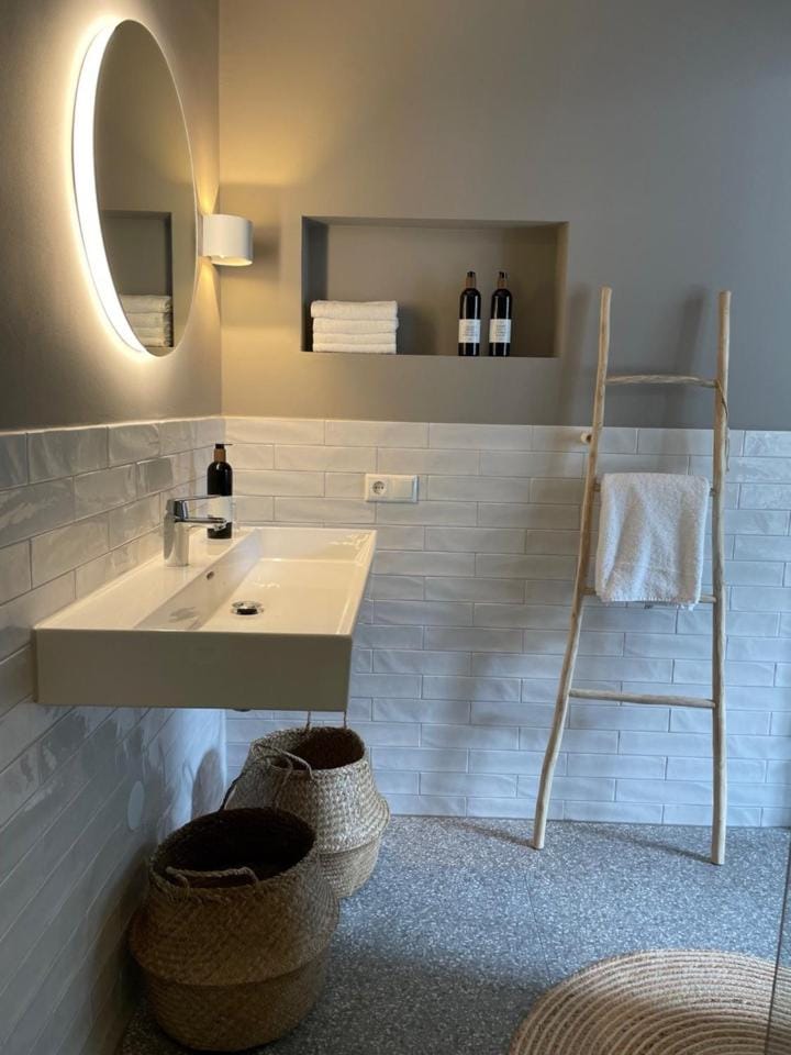 Bathroom, towels