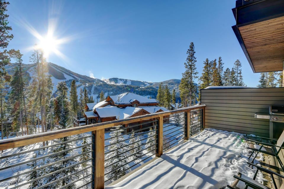 Patio, Mountain view