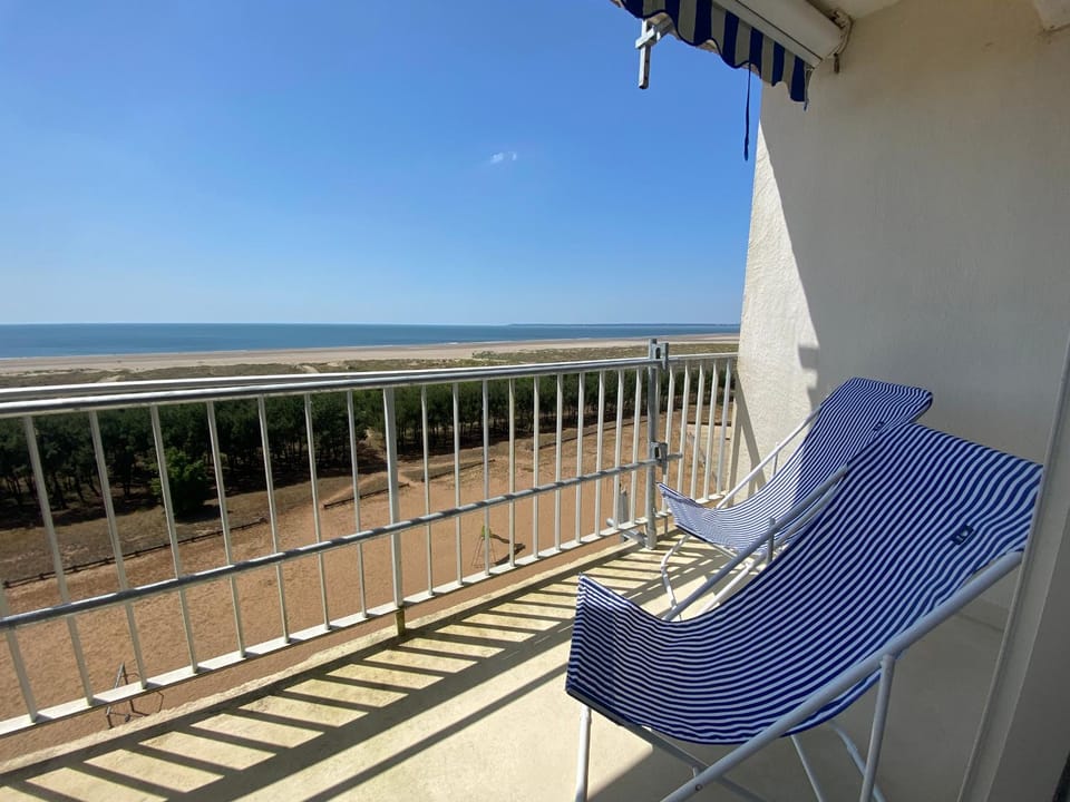 Charmant T2 rénové avec balcon et parking, accès direct plage - Saint Brevin - FR-1-364-115 Apartment in Pays de la Loire