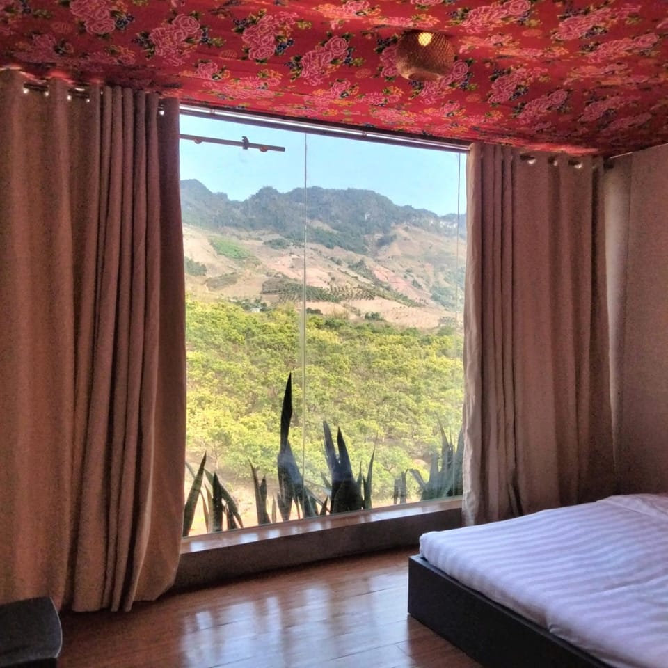 Bed, Day, Bedroom, Mountain view