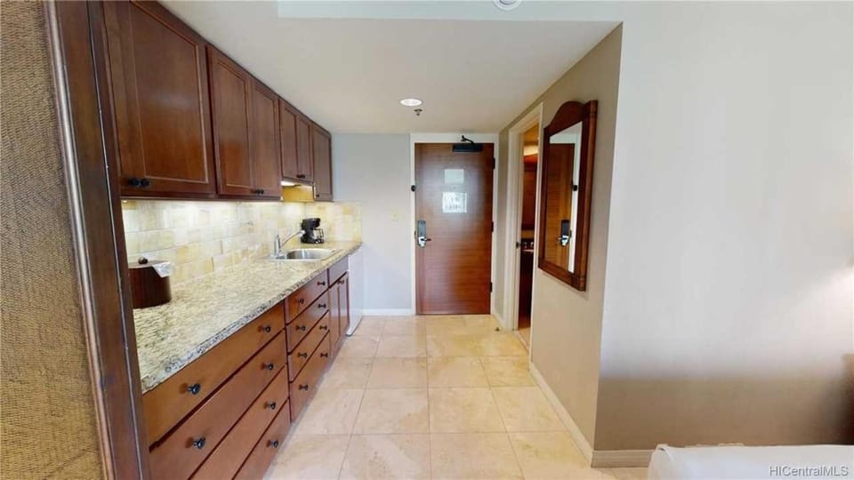Lovely Luana Waikiki Studio Apartment in McCully-Moiliili