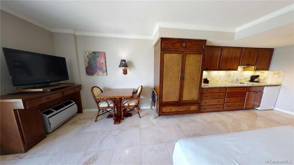 Lovely Luana Waikiki Studio Apartment in McCully-Moiliili