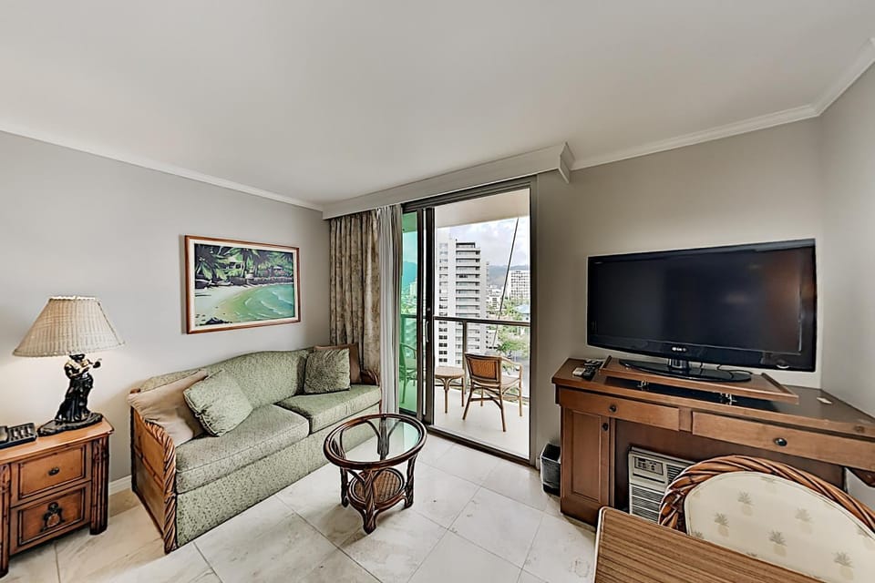 Lovely Luana Waikiki Studio Apartment in McCully-Moiliili