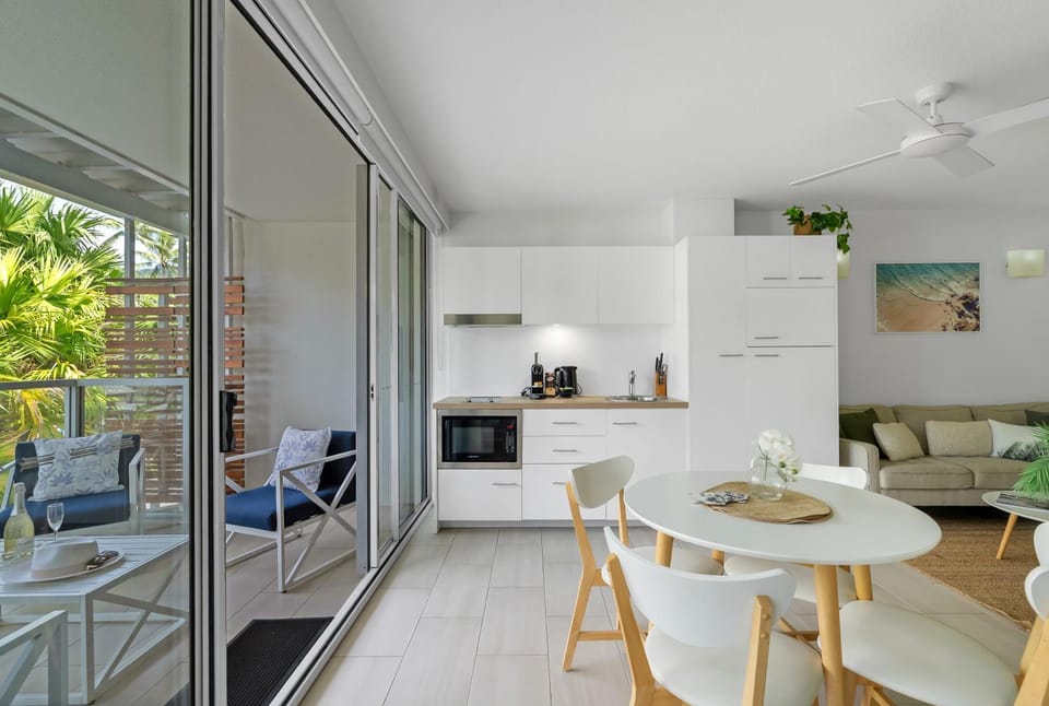 Dining area, kitchen