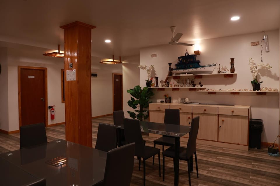 Restaurant/places to eat, Dining area