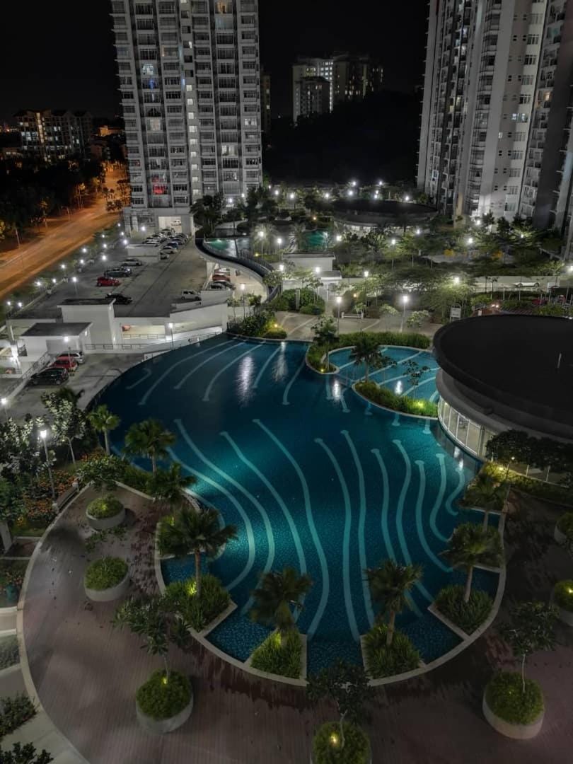 Bird's eye view, Swimming pool