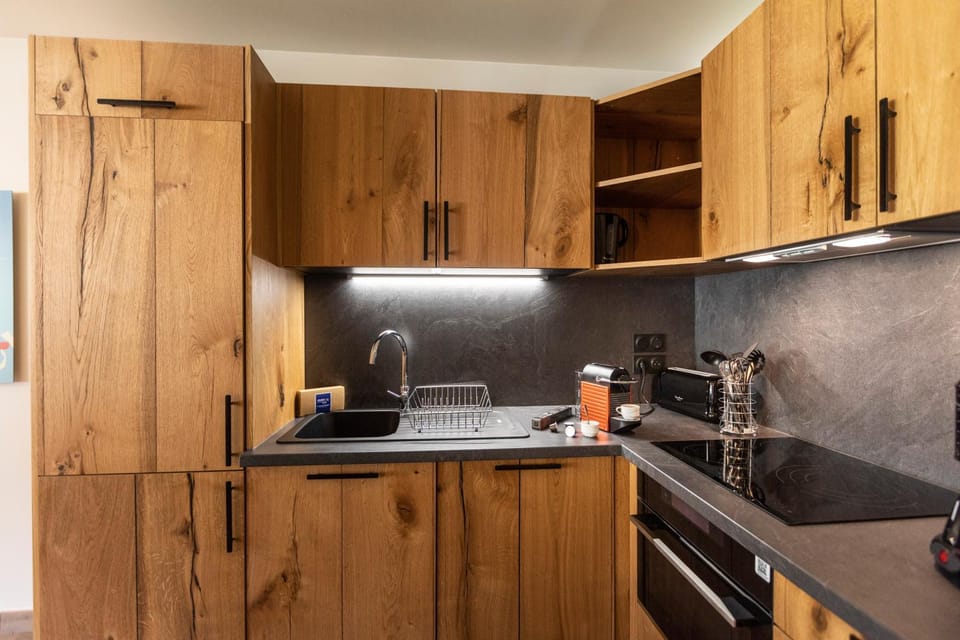 minibar, stove, toaster, kitchen