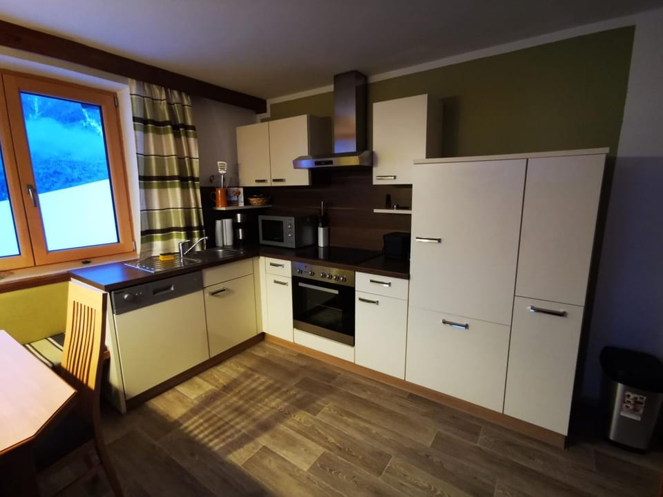 Kitchen or kitchenette, Dining area, kitchen