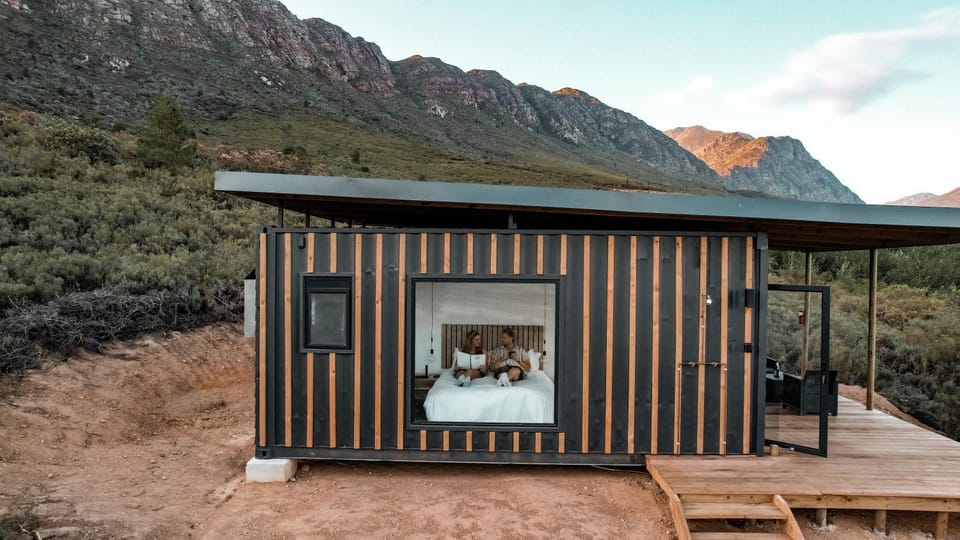 Property building, Patio, Day, Natural landscape, Mountain view